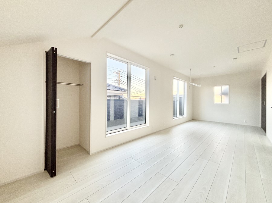 ���̑����� �o���R�j�[���J�������v���X���Ă����m��