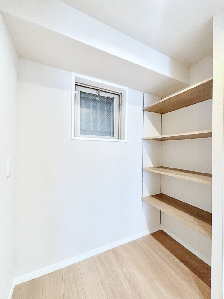 ���̑����� �L�b�`���ɂ̓p���g���[�I�H�ނ̃X�g�b�N�͂������A���p�i�̎��[�Ȃǎg�����͂��낢��I