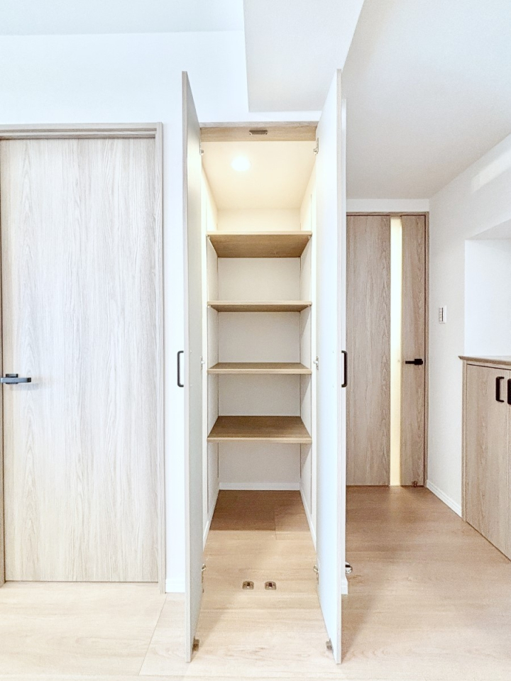 ���̑����� ���r���O���[�B�����Ɏ��[������ƕ����W�܂�LDK���X�b�L���Еt�������ł��ˁB  