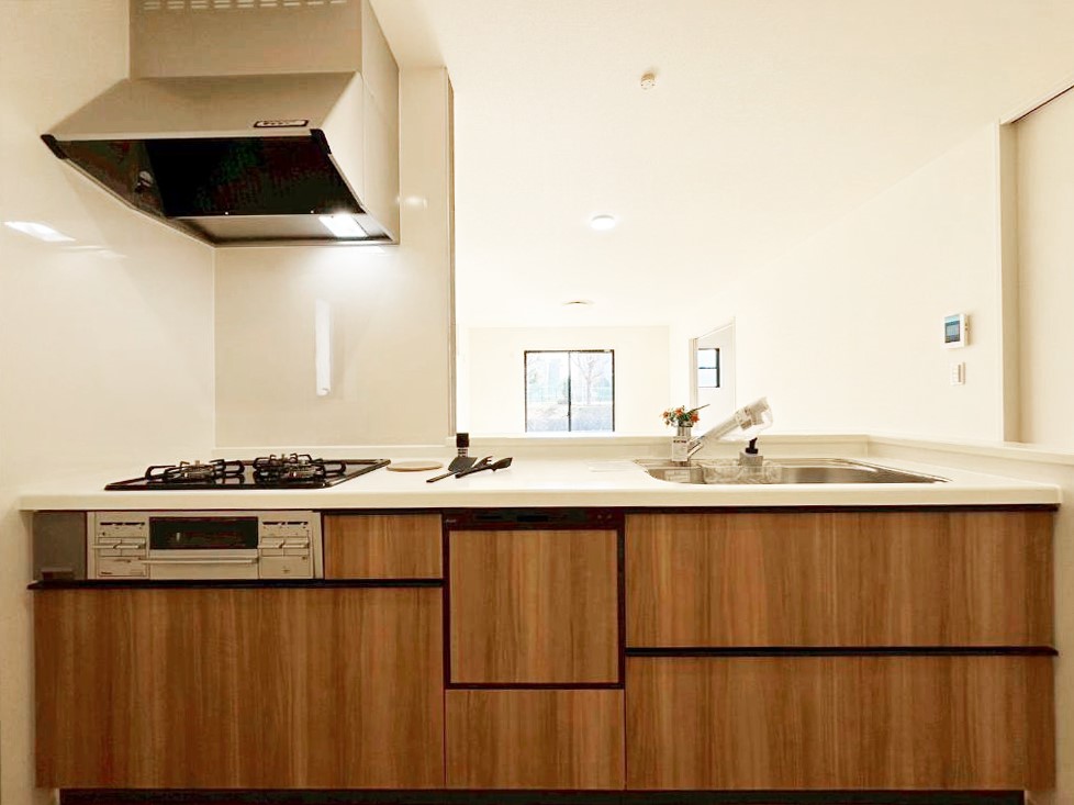 �L�b�`�� ���r���O�ŗV�Ԃ��q�l�������Ȃ��炨�������ł���ΖʃL�b�`��