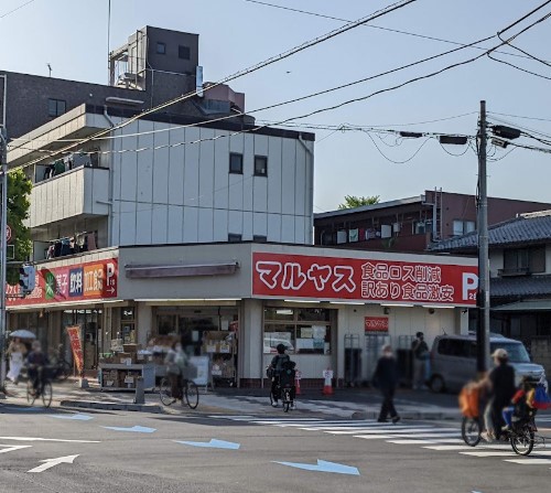 ���ӊ� �X�[�p�[ 300m �}�����X ���˓c�X