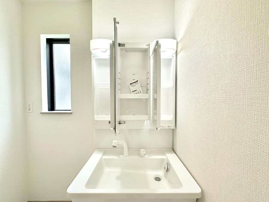 ���̑����� �O�ʋ��̗��ɁA���ϕi��q���p�i�Ȃǂ����[�\�B���ʑ����������ƕۂ��܂��I