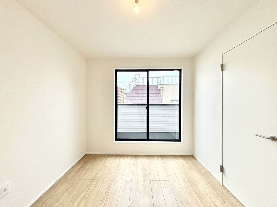 ���̑����� ���邢�o���R�j�[�T�C�h�ɗm����ݒu�B�ڊo�߂̗ǂ��Q���ɁB 