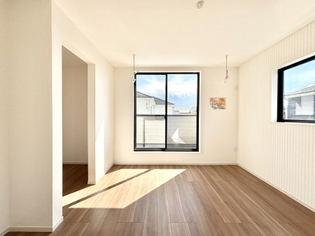 ���̑����� ���邢�o���R�j�[�T�C�h�ɗm����ݒu�B�ڊo�߂̗ǂ��Q���ɁB 