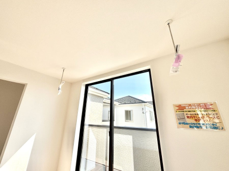 ���̑����� �����������|�[���B�~�J��ԕ��̎����ɑ劈�􂵂܂��B  