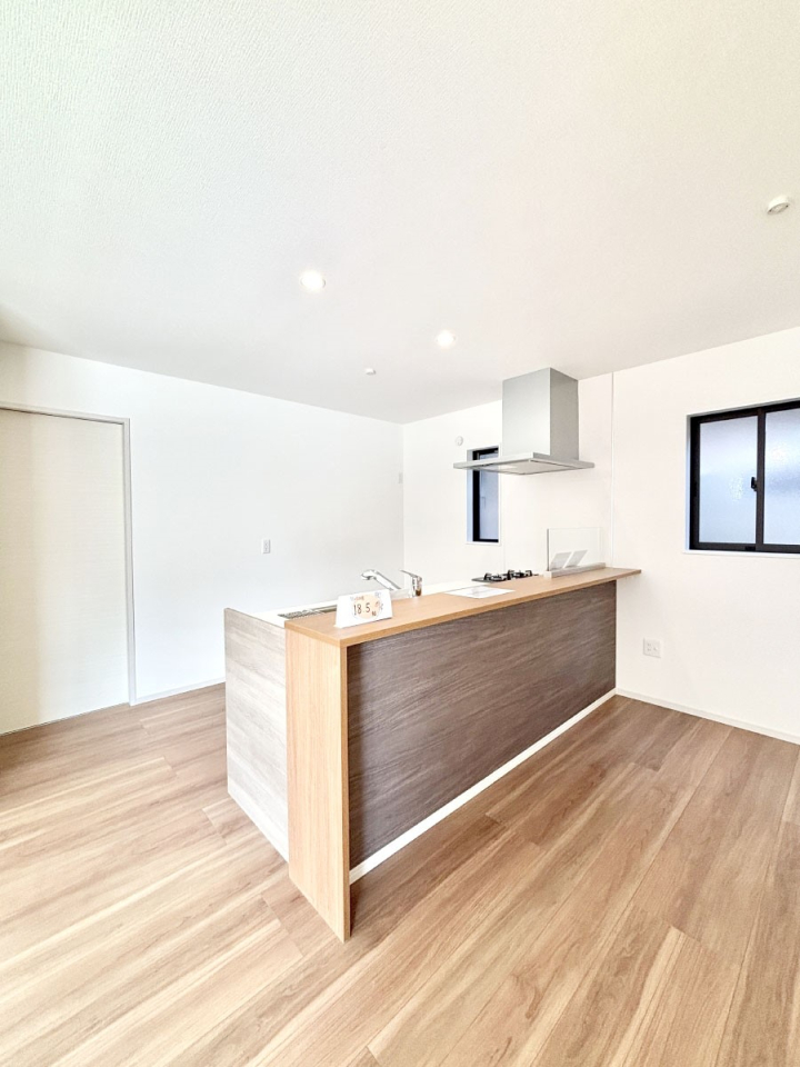 �L�b�`�� ���������Ȃ���ł����Ƒ��Ƃ̉�b���y���߂�ΖʃL�b�`��