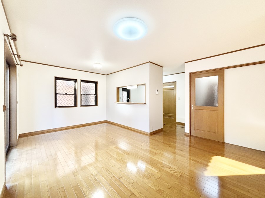 ���r���O ���Ƒ��̓��₩�Șb�����ŕ�܂�閾�邢���r���O