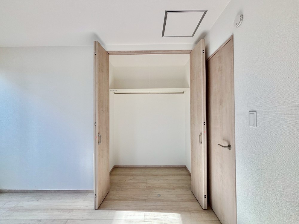 ���[ �m���̃N���[�[�b�g�B���s��������̂Ō���̈ߗނ�����������܂�܂��B