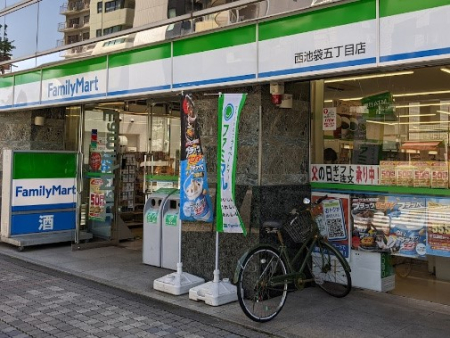 ���ӊ� �R���r�j 30m �t�@�~���[�}�[�g ���r�܌ܒ��ړX