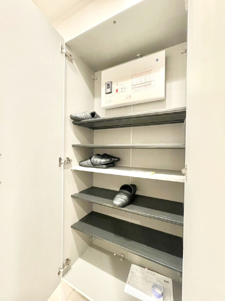 ���̑����� �����Ղ���[�ł���V���[�Y�{�b�N�X�ŉƑ��S���̌C���A���ւ�������B  