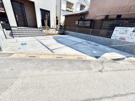  ����2��\�I�}�Ȃ��q�l�̒��ԂɁB�܂��A���Ƒ��̎��]�ԃX�y�[�X�Ƃ��Ă��劈��B