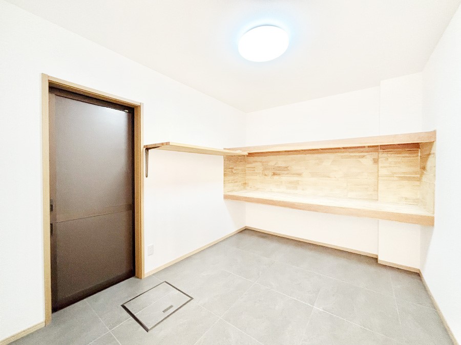 ���[ �G�ߕi���̕i�Ȃǂ����Ղ���[�o����L���̂���T�[�r�X���[���t���ł��B