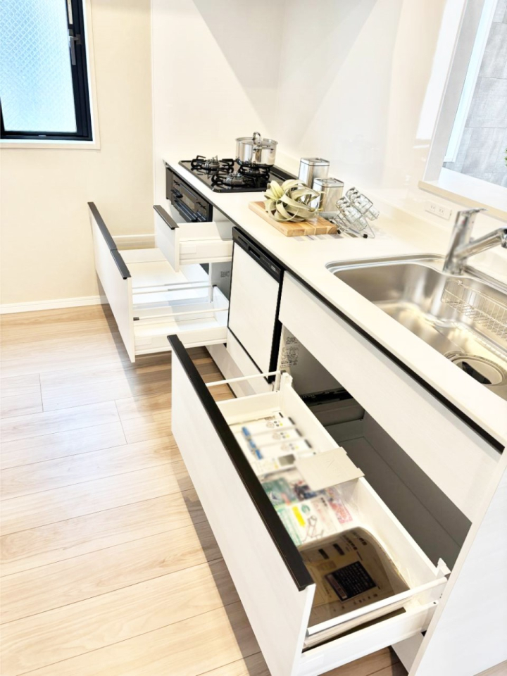 �L�b�`�� ���[�����Ղ�ō�ƃX�y�[�X�L�X  