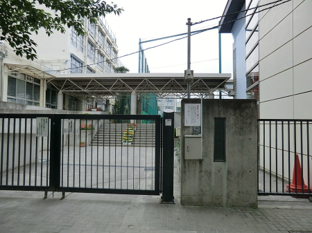 ���ӊ� ���w�Z 300m �V�h�旧������񒆊w�Z