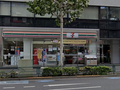 ���ӊ� �R���r�j 300m �Z�u��-�C���u�� ���q�P���ړX