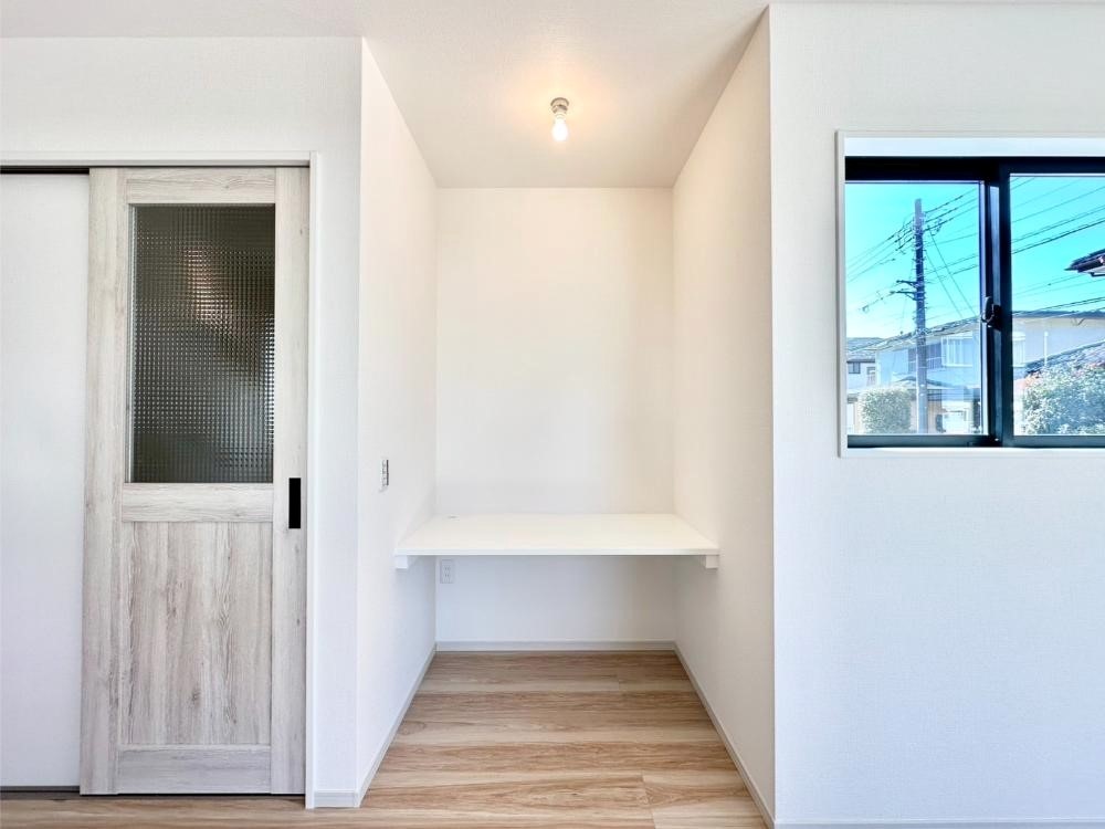 ���̑����� ���r���O�J�E���^�[�B�����[�g���[�N�₨�q�l�̕׋����ȂǁA��ƃX�y�[�X�ɂ������߂ł��B