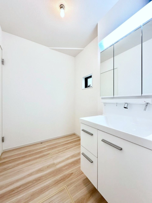 ���ʑ�E���ʏ� �������̂�����K��Ԃł��B�����̐g�x�x���C�����ǂ����g�������܂��B 