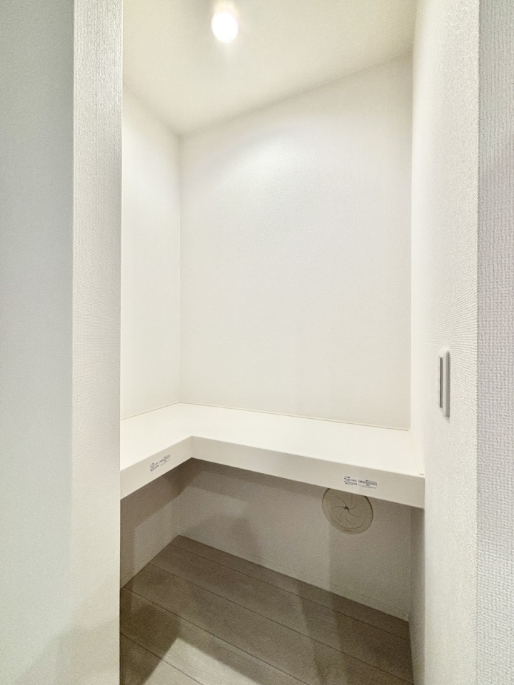 ���[ �H�i�̃X�g�b�N�⒲�����̕ۊǂɕ֗��ȃp���g���[