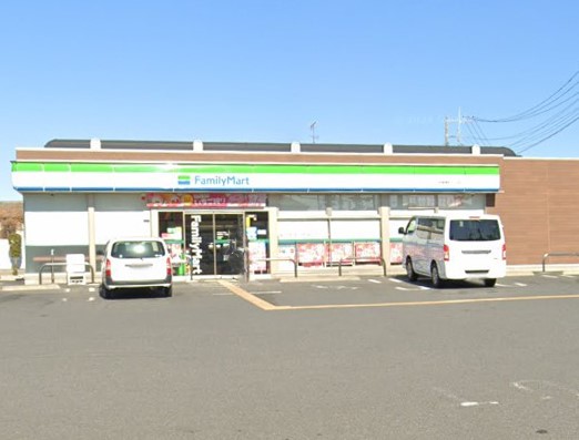 ���ӊ� �R���r�j 500m �t�@�~���[�}�[�g��Γ����꒚�ړX