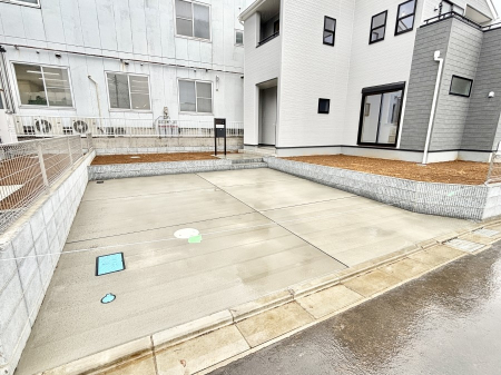  ����2��\�I�}�Ȃ��q�l�̒��ԂɁB�܂��A���Ƒ��̎��]�ԃX�y�[�X�Ƃ��Ă��劈��B