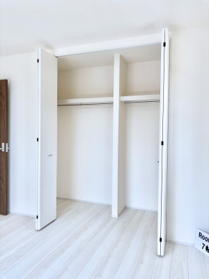 ���[ �m���̃N���[�[�b�g�B���s��������̂Ō���̈ߗނ�����������܂�܂��B