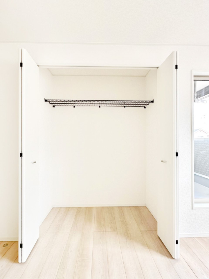 ���[ ��������ߗނ�ו��Ȃǂ̎��[�ɕ֗��ȃN���[�[�b�g�t���ł��B