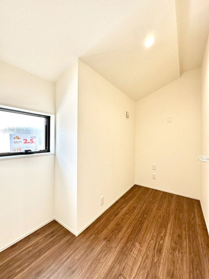 ���[ �����Ղ�̔[�˃X�y�[�X�ŉ��K�ɕ�点����   