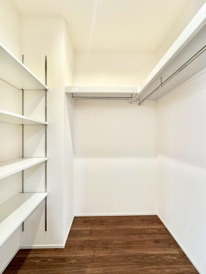 ���̑����� ���r���O���[�B�����Ɏ��[������ƕ����W�܂�LDK���X�b�L���Еt�������ł��ˁB  