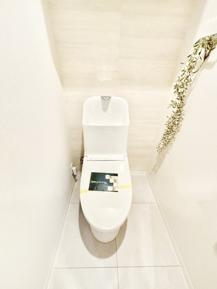 �g�C�� �g�C���͐������̂��锒����Ƃ��������������ԂɁI