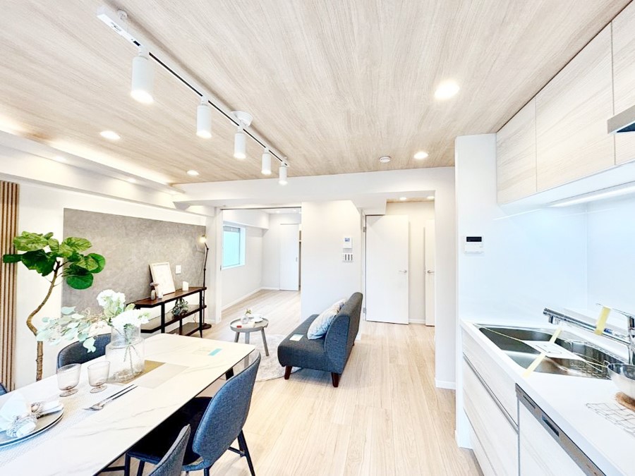 ���̑����� ���Ƒ������R�ƏW�܂�A���₩�ȏ΂����ŕ�܂��e���̋�ԂɂȂ肻���ł��ˁI