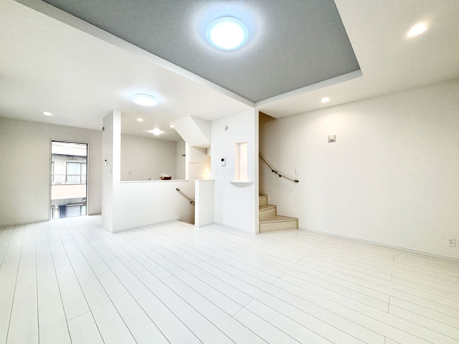 ���r���O �Z�ޕ��̌��������o�����A�C���e���A���l����̂��y���݂ȃ��r���O�ł��I 