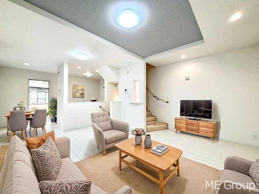 ���r���O ����