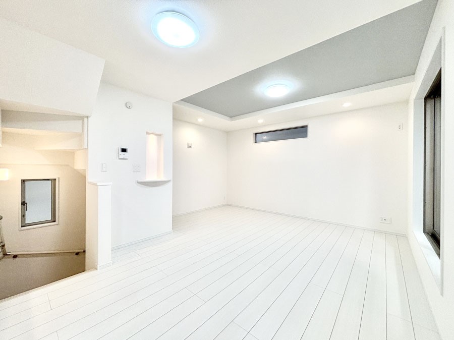 ���r���O ����