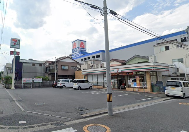 ���ӊ� �R���r�j 300m �Z�u��-�C���u�� ����؂R���ړX