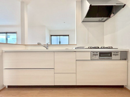 �L�b�`�� ���������Ȃ���ł����Ƒ��Ƃ̉�b���y���߂�ΖʃL�b�`��