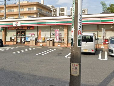 ���ӊ� �R���r�j 300m �Z�u��-�C���u�� �����؂T���ړX