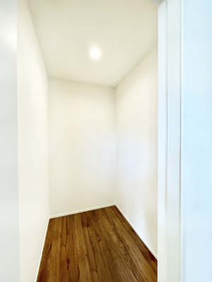 ���[ 2�K�̔[�ˁB�g�p�p�x�̒Ⴂ�G�ߗp�i�Ȃǂ�����������[�ł��܂��B