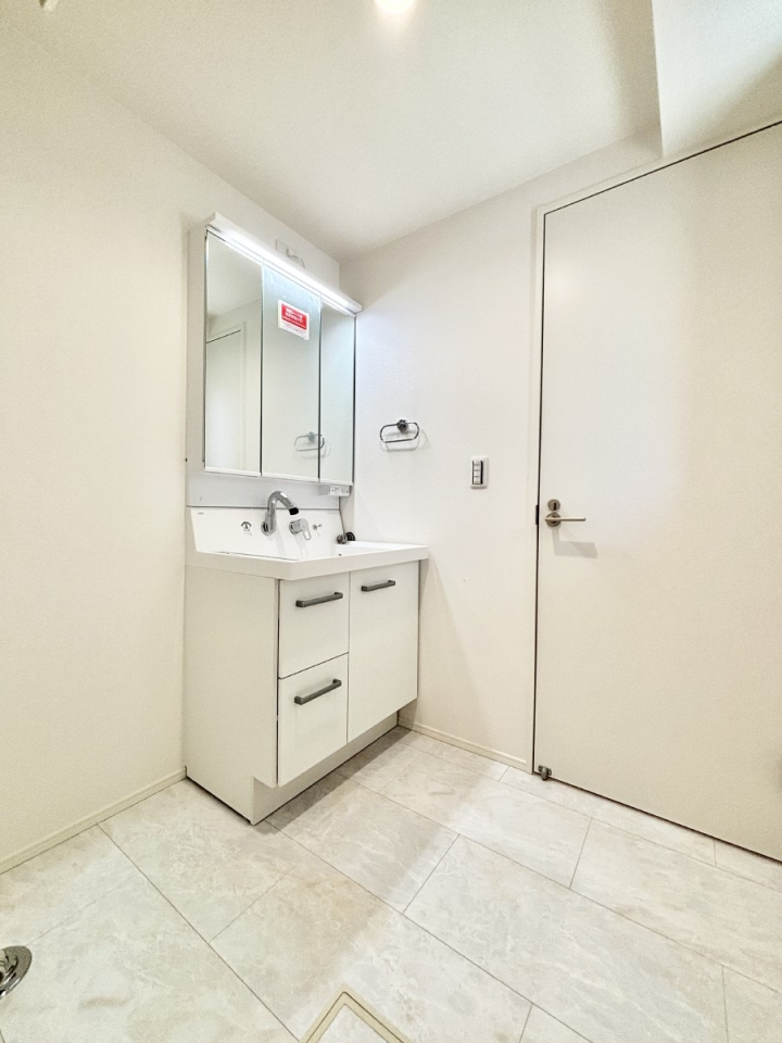 ���̑� ��Ƃ�̂��郉���h���[�X�y�[�X�B  