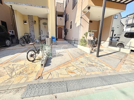  �����Ɍ������Ȃ����ԃX�y�[�X�B