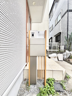 ���̑� �\�D�E�C���^�[�z���E�|�X�g���ЂƂɏW��