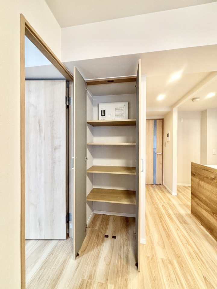 ���̑����� ���r���O���[�B�����Ɏ��[������ƕ����W�܂�LDK���X�b�L���Еt�������ł��ˁB  