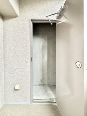 ���̑����� �o���R�j�[�Ɏ��[�t��