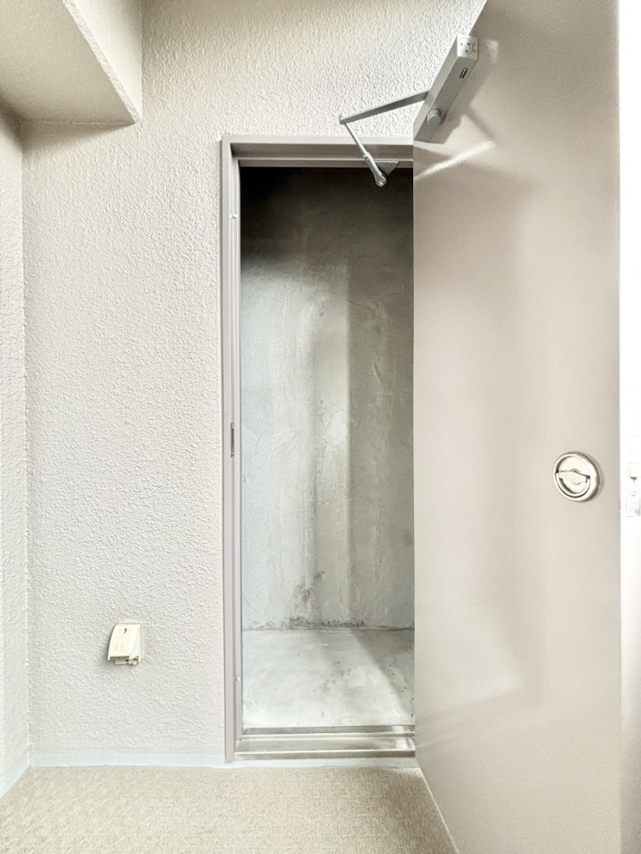 ���̑����� �o���R�j�[�Ɏ��[�t��