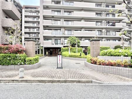 �G���g�����X �O�� �Y��ȃG���g�����X�́A���Z�҂�D�����}������Ă���܂�  