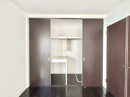 ���[ �m���̃N���[�[�b�g�B���s��������̂Ō���̈ߗނ�����������܂�܂��B