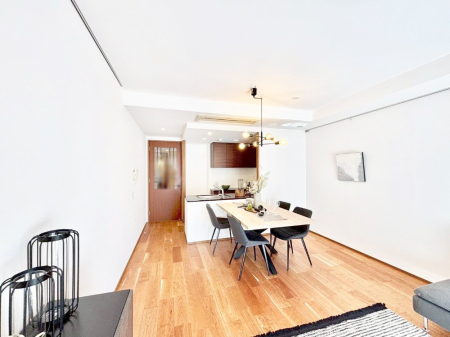 ���r���O ���R������荞�܂�A�Ƒ��c���̏ꏊ�𖾂邭���o