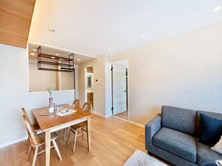 �L�b�`�� ���邢�z���������A�����̕��͋C�ɖ��������_�C�j���O�B   