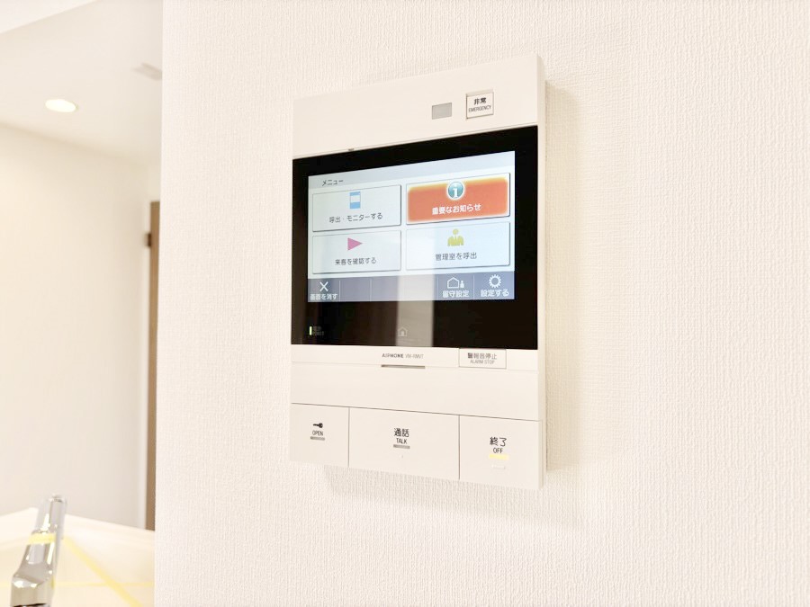 ���̑����� TV���j�^�[�t�C���^�[�t�H�����t���Ă��ăZ�L�����e�B�[��  