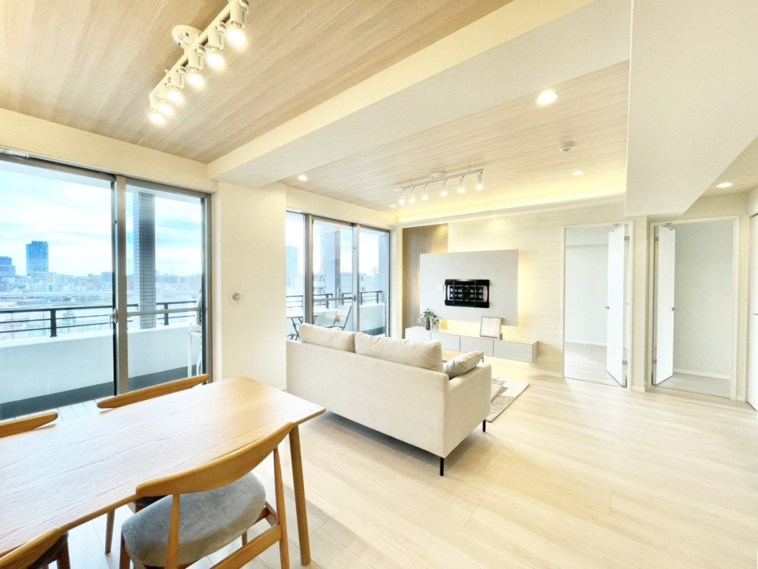 ���̑����� ���邢�z���������A�����̕��͋C�ɖ��������_�C�j���O�B   