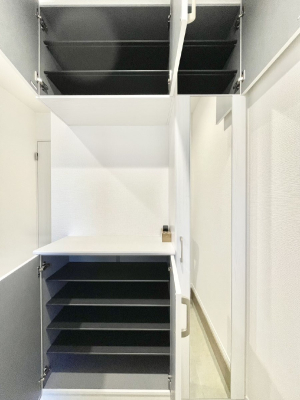 ���̑����� �����Ղ���[�ł���V���[�Y�{�b�N�X�ŉƑ��S���̌C���A���ւ�������B  